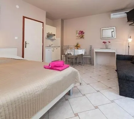 Studio In With Sea View, Terrace, Air Conditioning, Wi-fi * Crikvenica